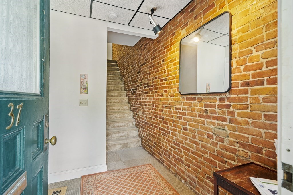 37 Aldie St # 2