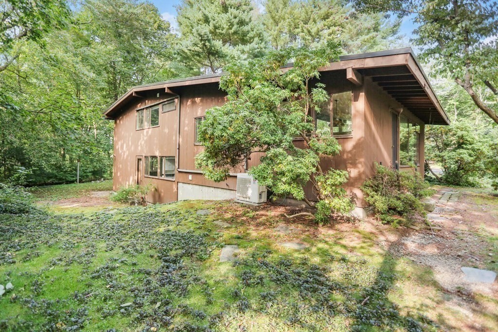 4 Trotting Horse Dr