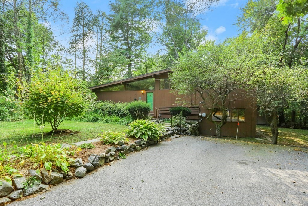 4 Trotting Horse Dr