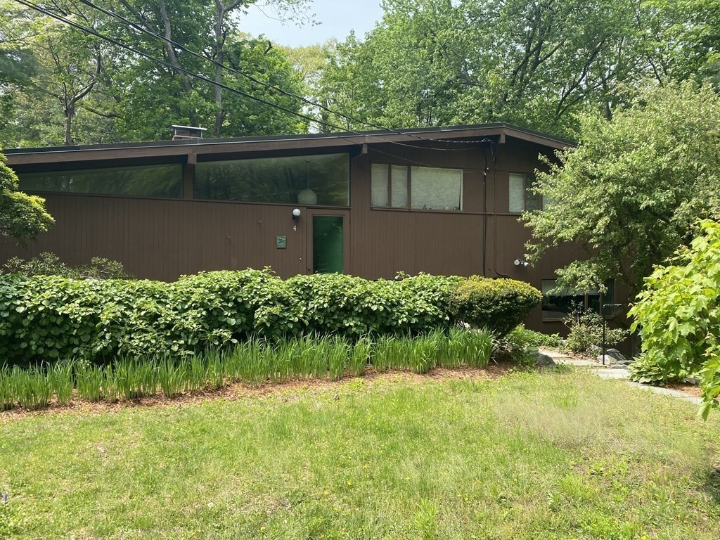 4 Trotting Horse Dr