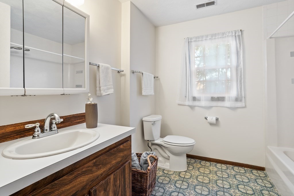 49 Cortland Ln # 49