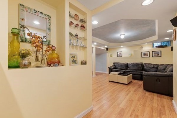 77 Teele Rd