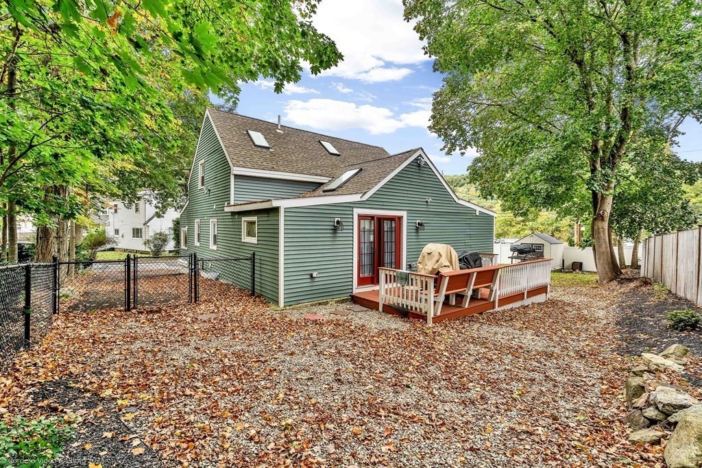 26 Mill St