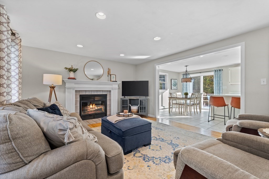 28 Robbins Rd