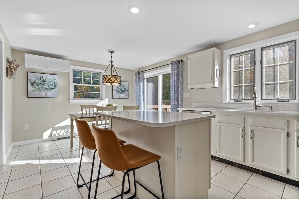 28 Robbins Rd