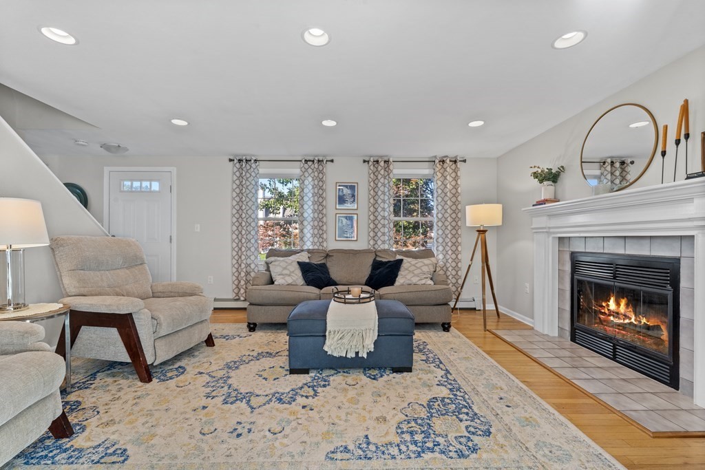 28 Robbins Rd