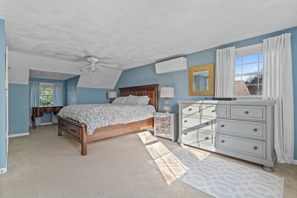 28 Robbins Rd