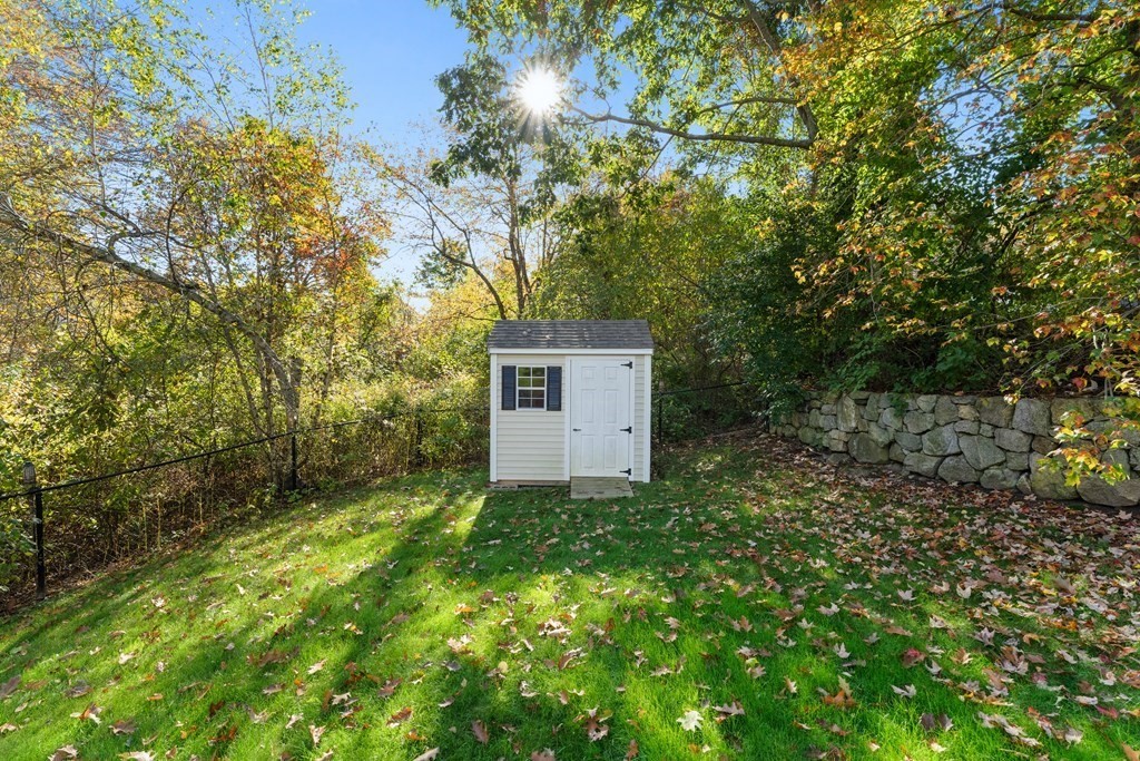 28 Robbins Rd