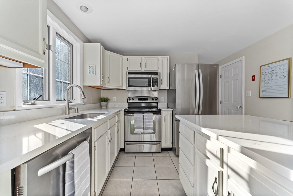 28 Robbins Rd