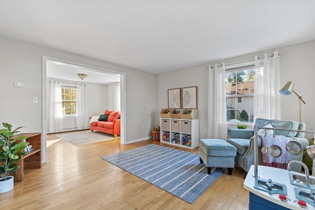 28 Robbins Rd