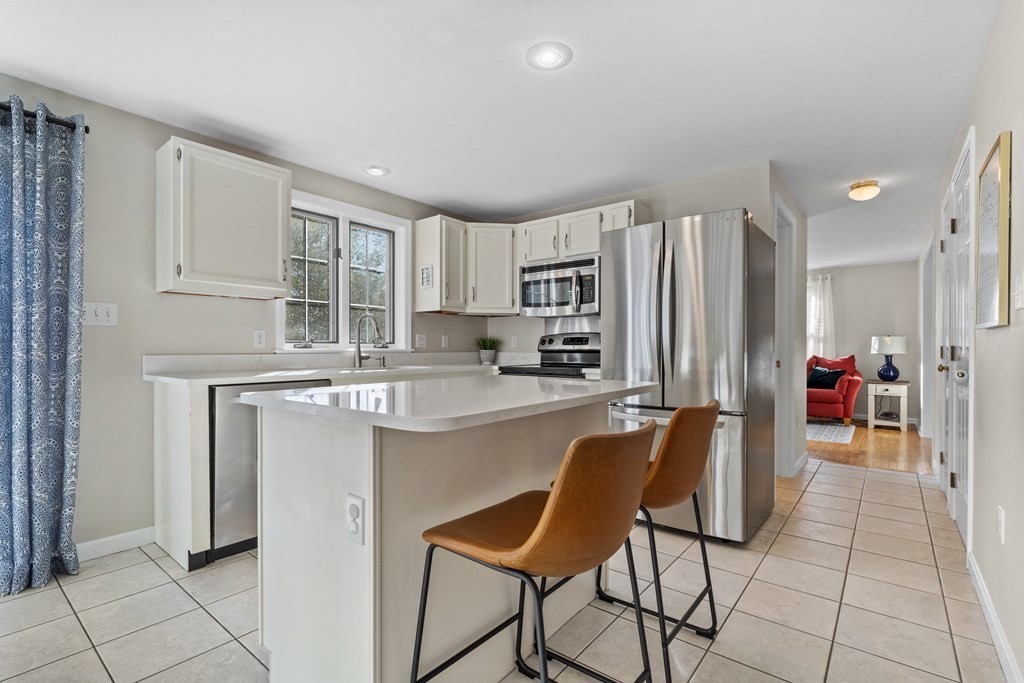 28 Robbins Rd
