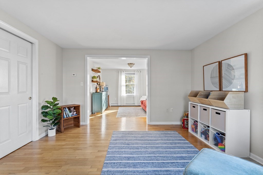 28 Robbins Rd