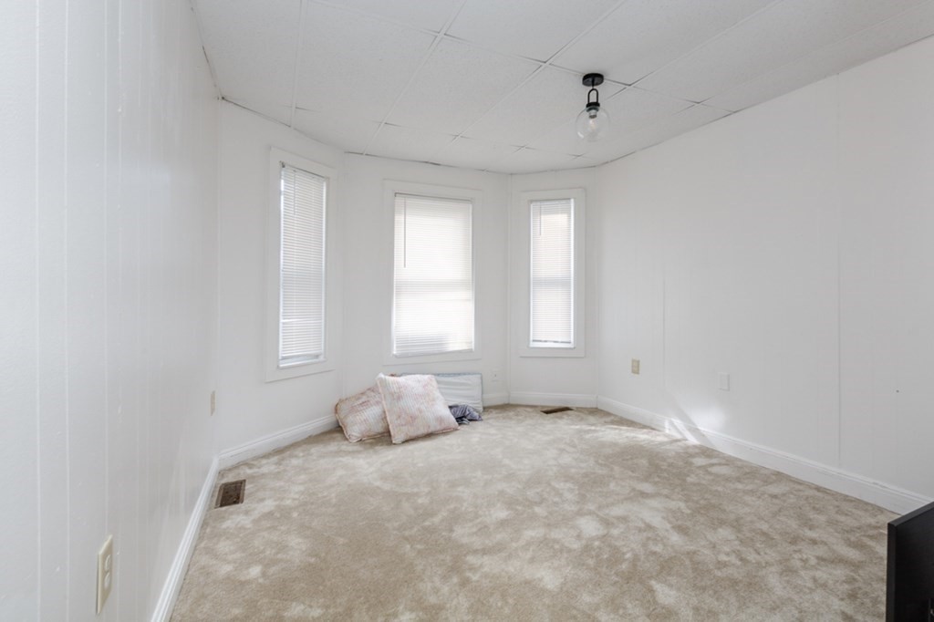 46 Aiken Ave