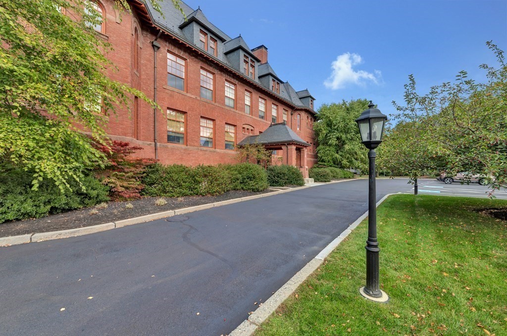 33 Forest St # 311