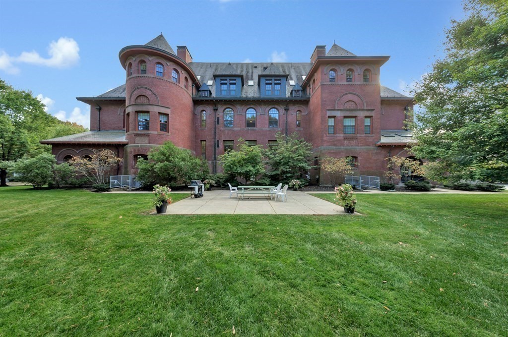 33 Forest St # 311