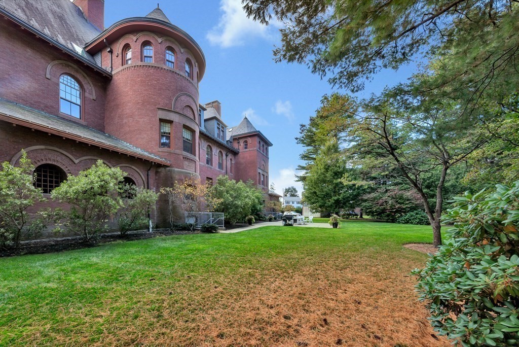 33 Forest St # 311