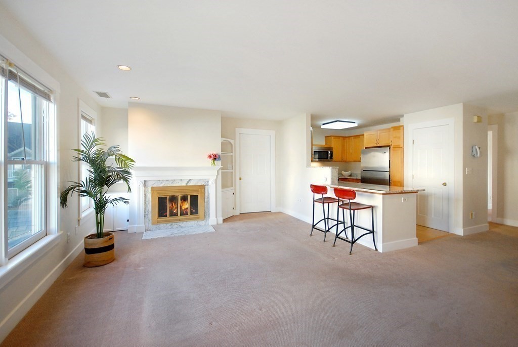 33 Westvale Mdws # A