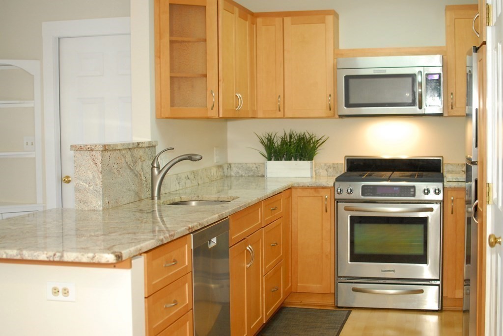 33 Westvale Mdws # A