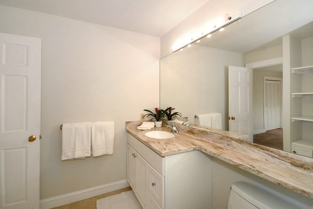 33 Westvale Mdws # A