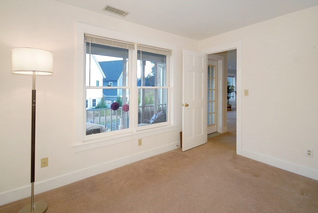 33 Westvale Mdws # A
