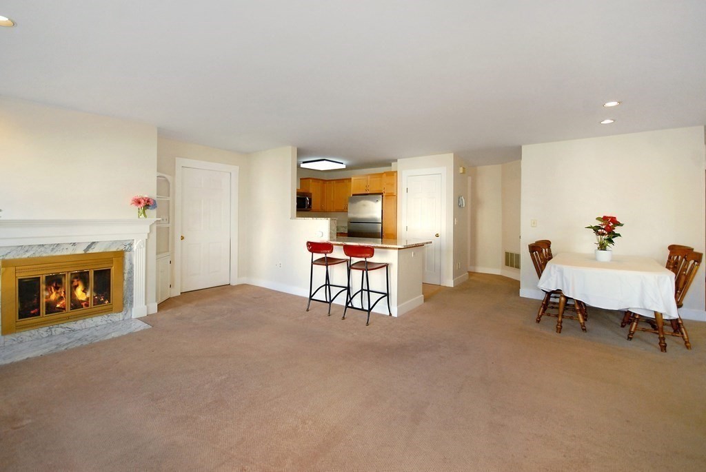 33 Westvale Mdws # A