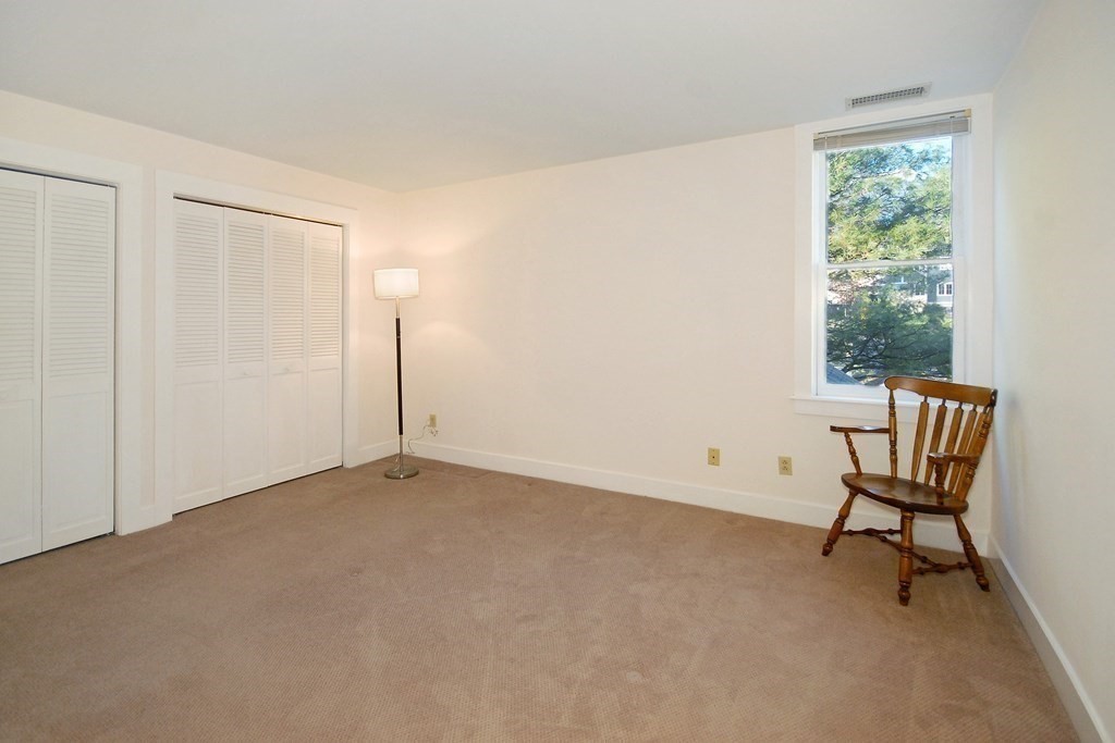 33 Westvale Mdws # A