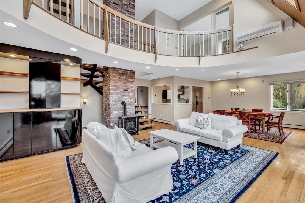 144 Meadow Ln