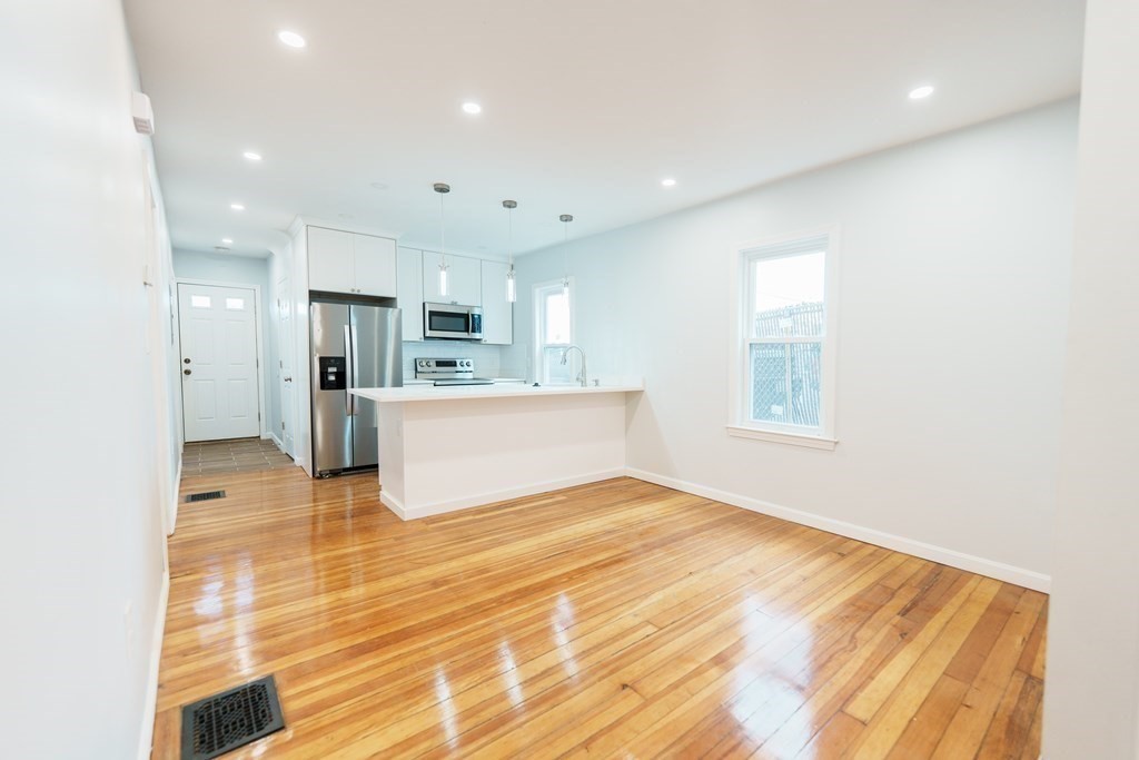 318-320 Quincy Ave