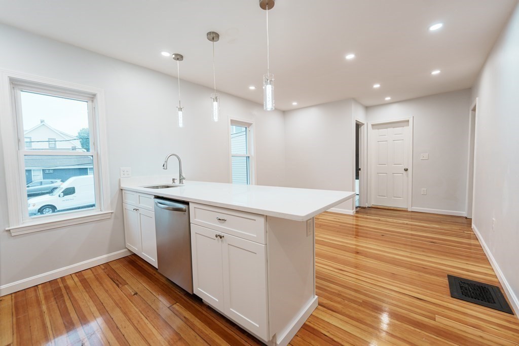 318-320 Quincy Ave