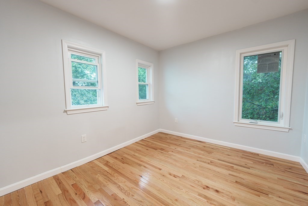 318-320 Quincy Ave
