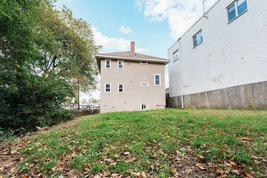 318-320 Quincy Ave