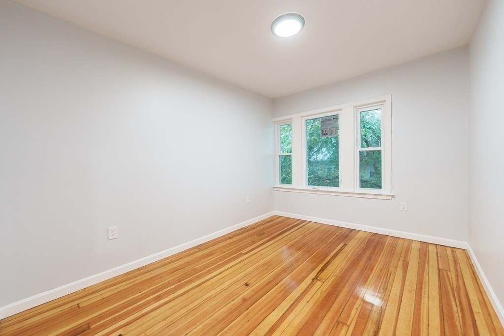 318-320 Quincy Ave