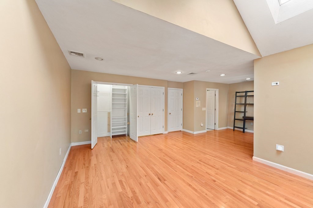 4 Forest Ln # 4