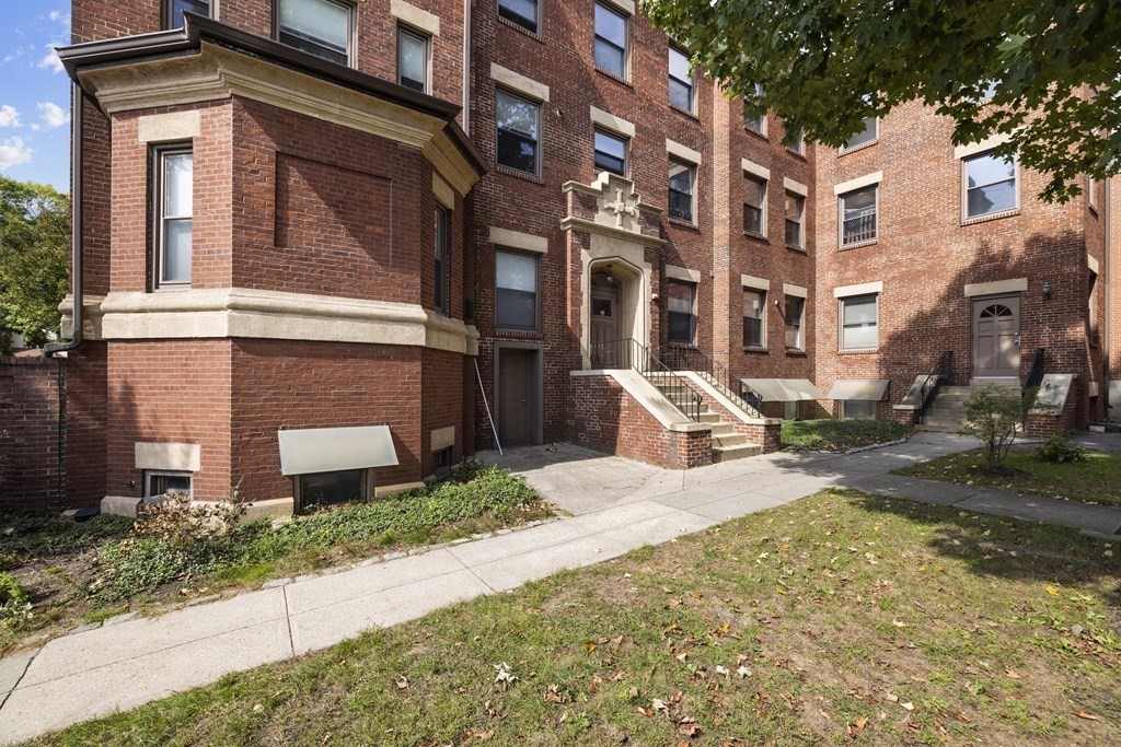 26 Irving Street # 203