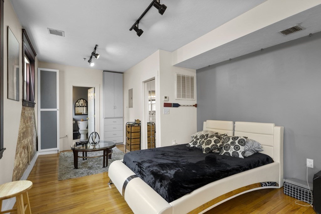 26 Irving Street # 203