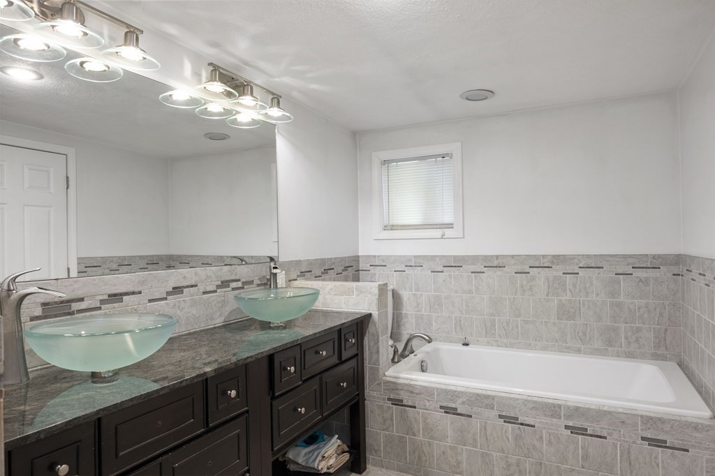14 Putney Cir