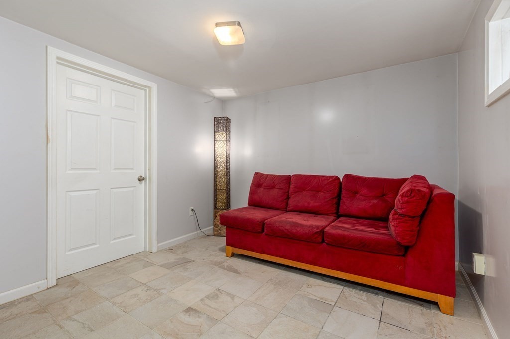 109 Thompson St