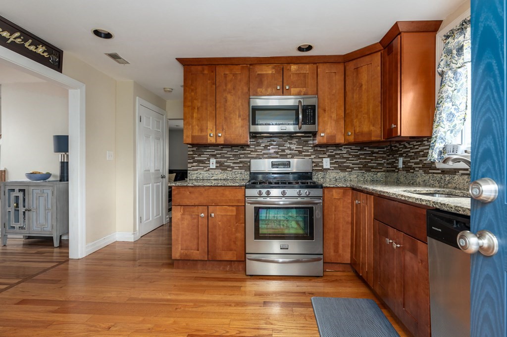 109 Thompson St