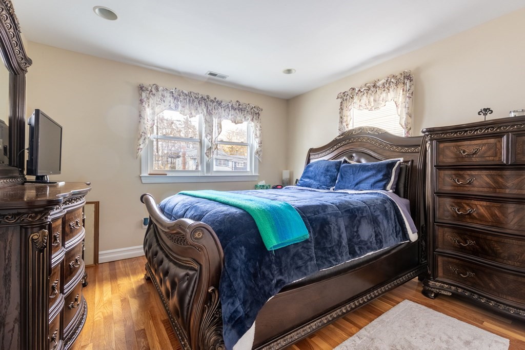 109 Thompson St