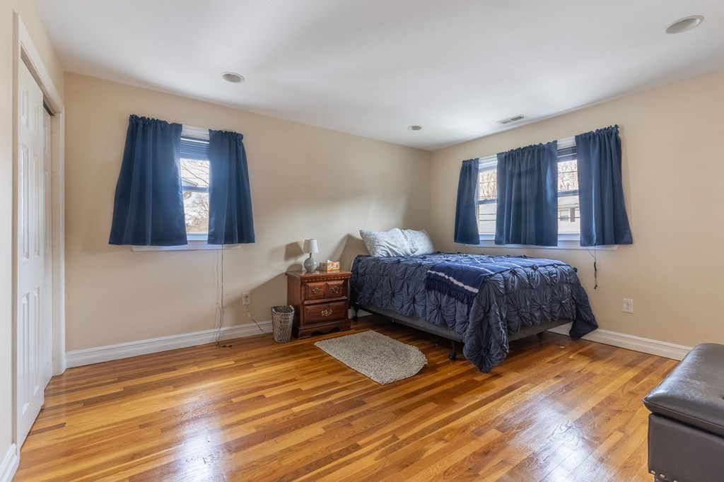 109 Thompson St
