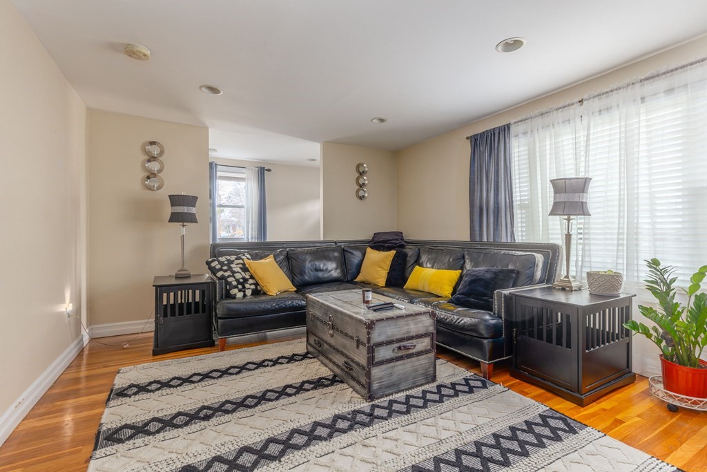 109 Thompson St