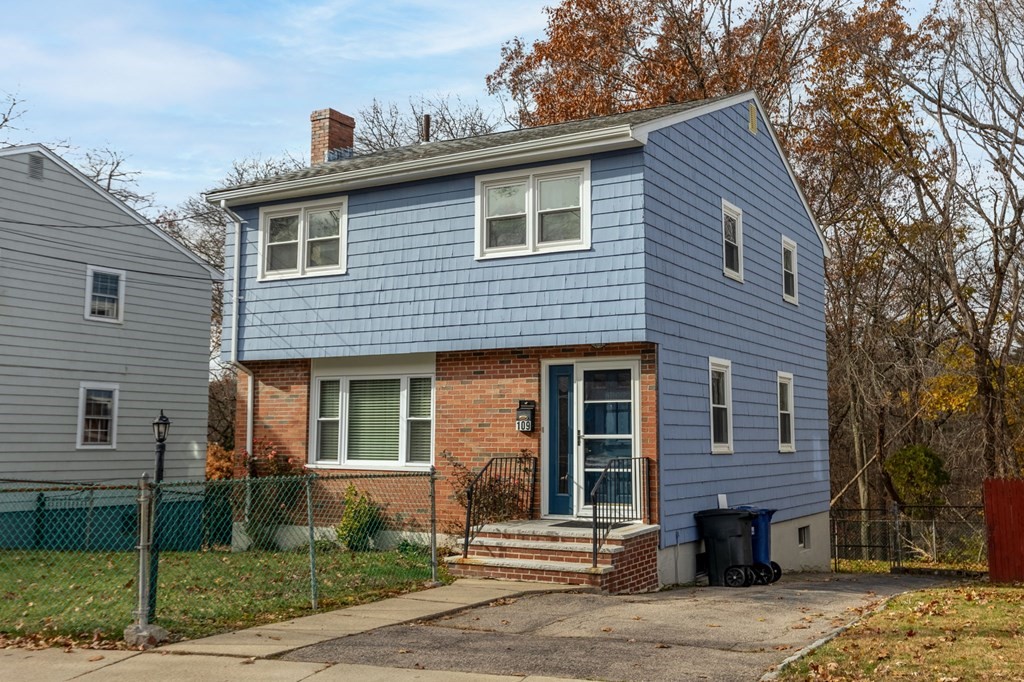109 Thompson St