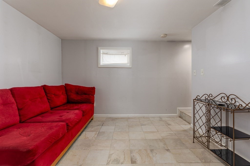 109 Thompson St