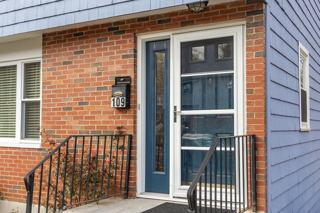 109 Thompson St