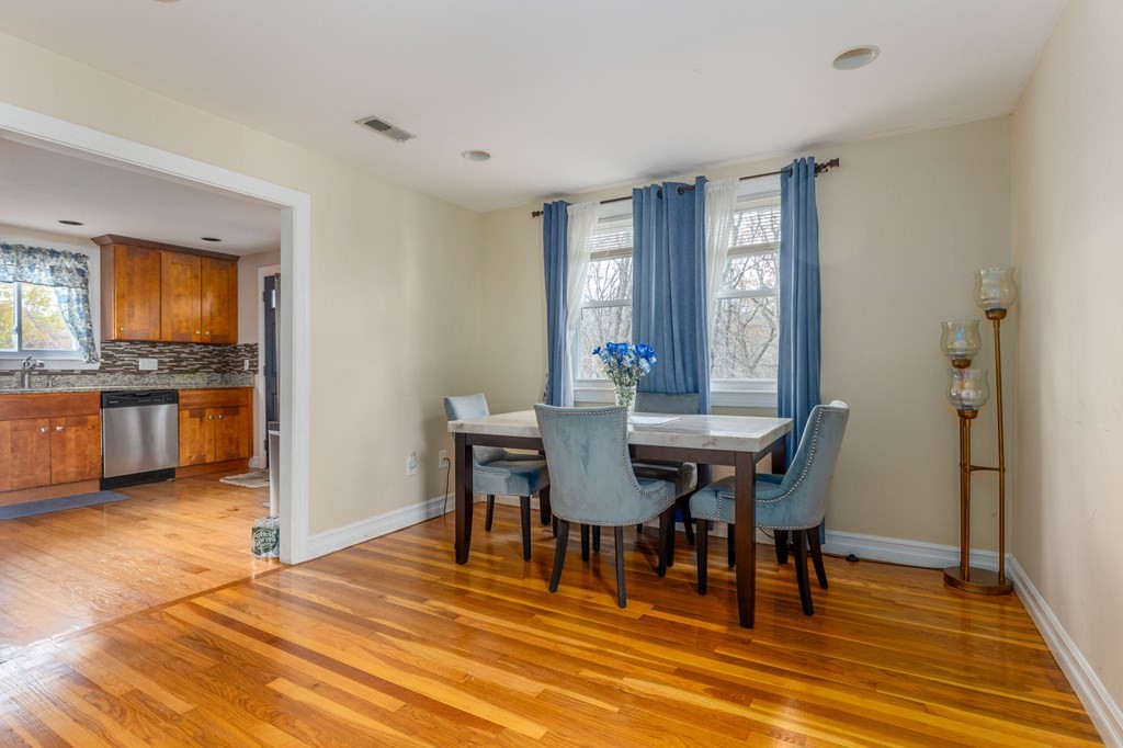 109 Thompson St