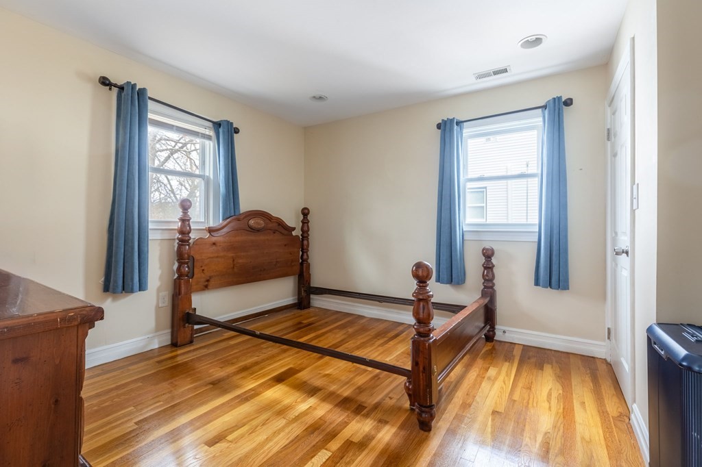 109 Thompson St