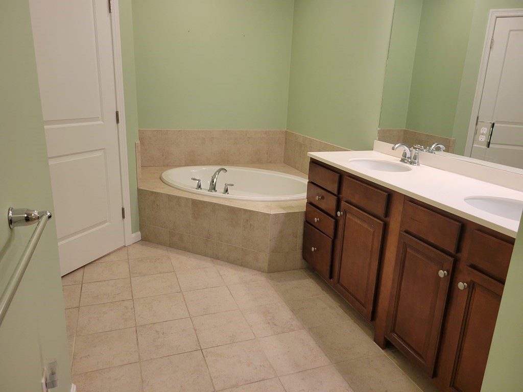 9 Abigail Way # 4010