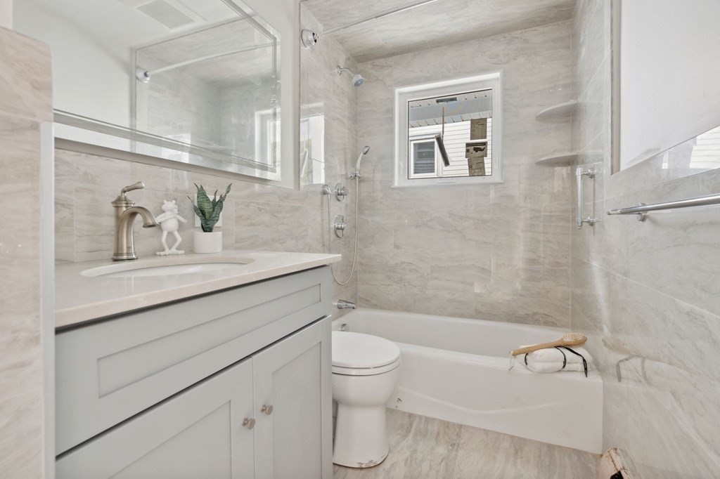13 Sutherland Rd # 1
