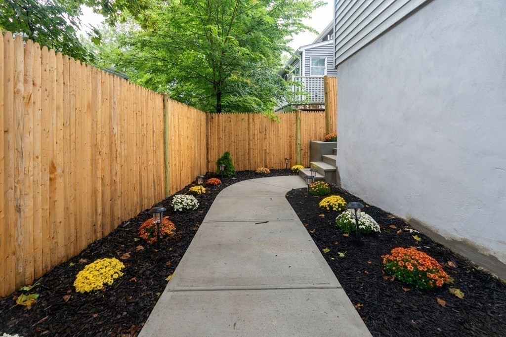 13 Sutherland Rd # 1