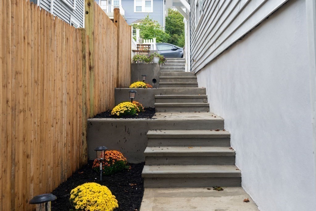 13 Sutherland Rd # 1